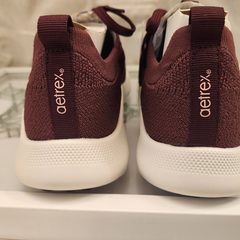 Aetrex "Carly" Burgundy Knit Sneakers. NIB. Size 6-6.5 - Picture 6 of 10